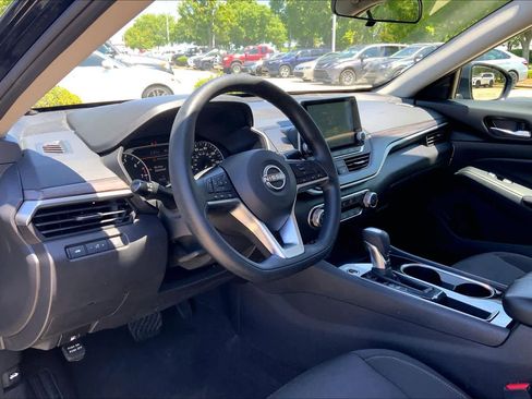 Used 2024 Nissan Altima 2.5 SV FWD image 17