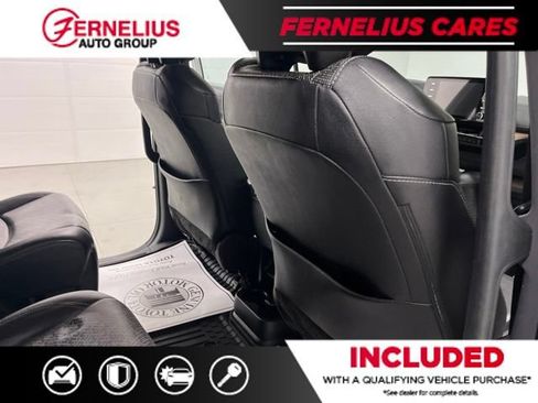 Used 2023 Toyota Sienna XSE AWD/4WD image 18