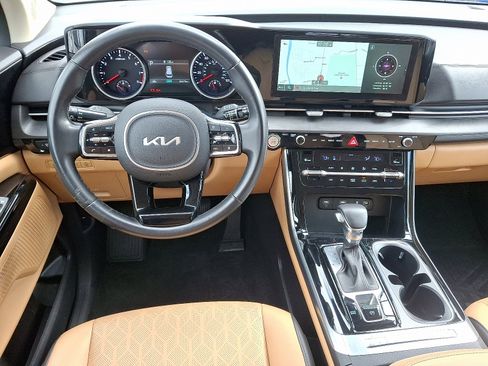 Certified 2022 Kia Carnival EX image 9