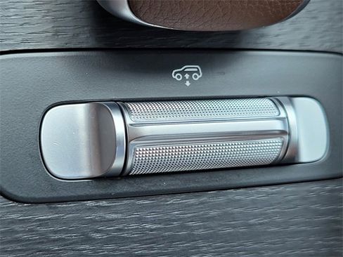 Used 2024 Mercedes-Benz GLS 450 4MATIC image 35