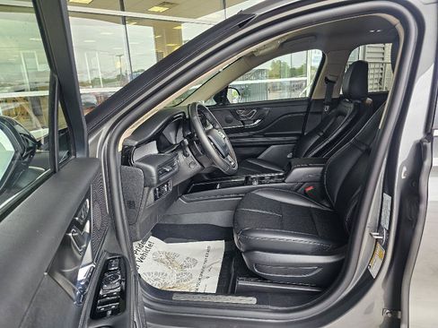 Used 2025 Lincoln Corsair AWD w/ Equipment Group 101A image 19