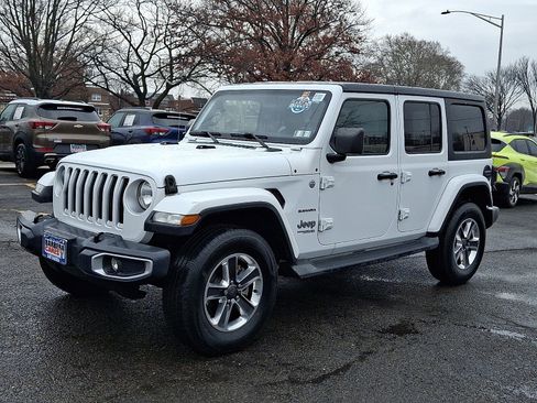Used 2018 Jeep Wrangler Unlimited Sahara w/ Safety Group image 3