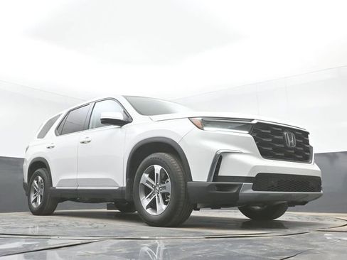 Used 2025 Honda Pilot EX-L image 43