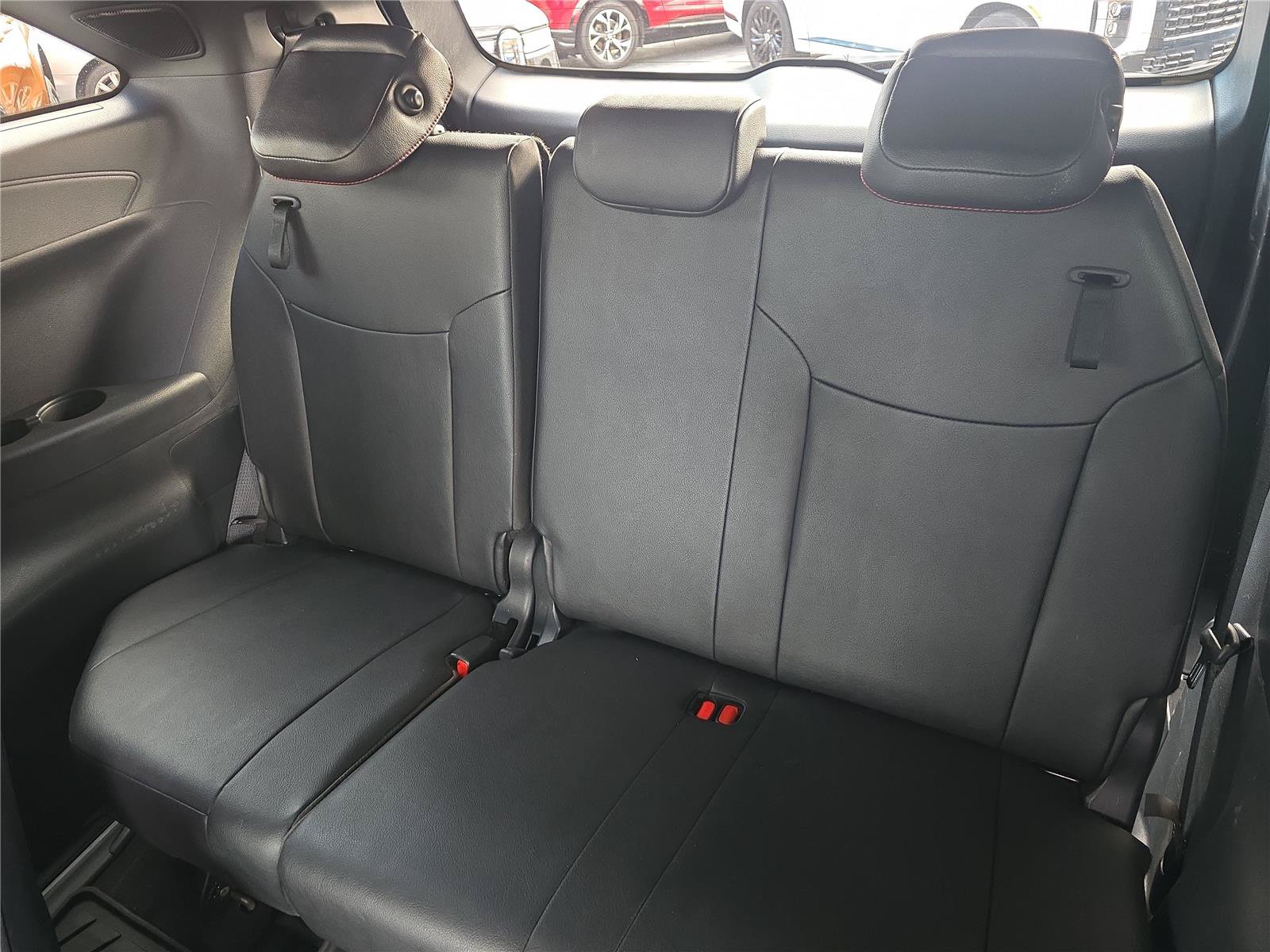 Used 2025 Toyota Sienna XSE w/ XSE Premium Package FWD image 11