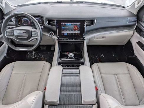Certified 2024 Jeep Wagoneer Series II w/ Flexible Seating Group RWD image 16