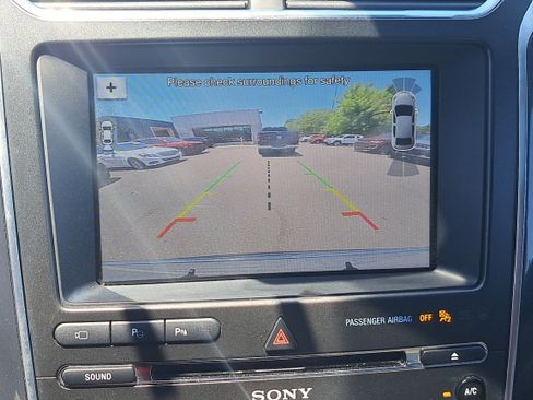 Used 2018 Ford Explorer Limited w/ Equipment Group 301A AWD/4WD image 22