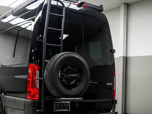 Used 2022 Mercedes-Benz Sprinter 2500 image 14