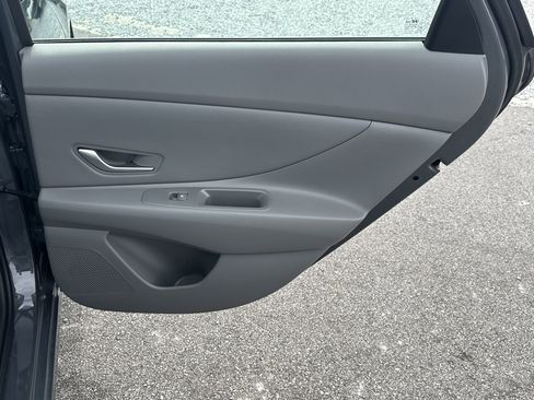 Used 2025 Hyundai Elantra SEL FWD image 16