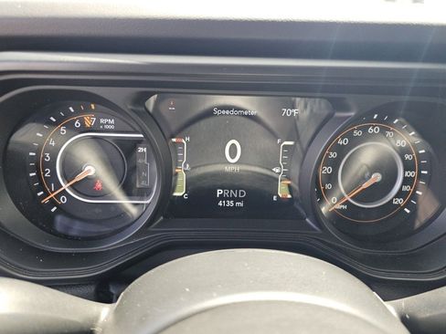 Used 2025 Jeep Gladiator Mojave w/ Convenience Group AWD/4WD image 31