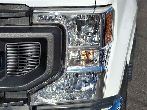 Used 2022 Ford F250 XL w/ Power Equipment Group image 9
