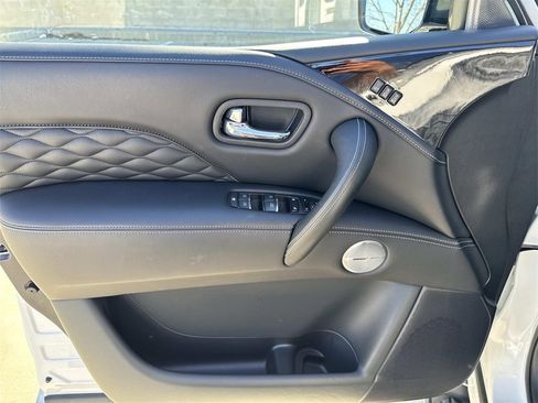 Certified 2024 INFINITI QX80 Sensory image 18