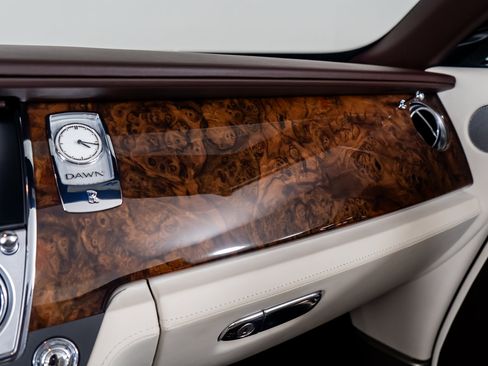 Used 2017 Rolls-Royce Dawn image 44