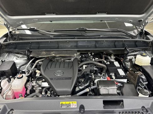 Used 2023 Toyota Highlander LE image 33