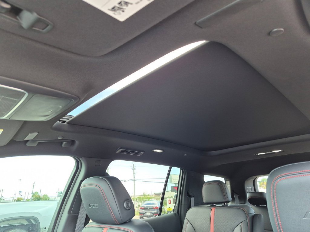 New 2026 Chevrolet Traverse RS w/ LPO, Floor Liner Package FWD image 18