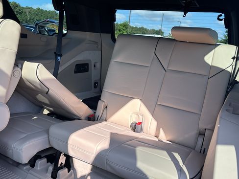 Used 2024 Cadillac Escalade Premium Luxury w/ Performance Package AWD/4WD image 28