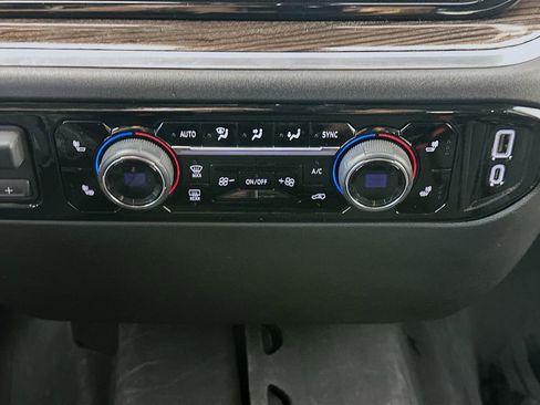 Used 2025 Chevrolet Silverado 2500 LT AWD/4WD image 18