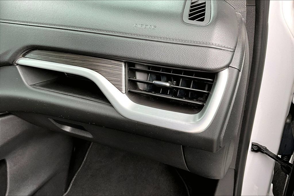 Used 2024 GMC Terrain SLE AWD/4WD image 26