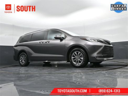 Used 2023 Toyota Sienna XLE image 47