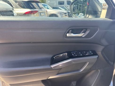 Used 2023 Nissan Pathfinder SL AWD/4WD image 11