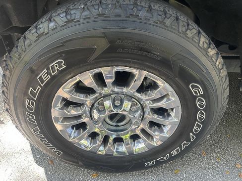 Used 2021 Ford F250 XLT w/ XLT Premium Package image 18