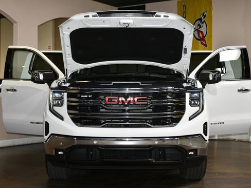 Used 2023 GMC Sierra 1500 SLT w/ SLT Premium Plus Package AWD/4WD image 87