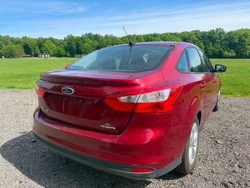 Used 2014 Ford Focus SE FWD image 4