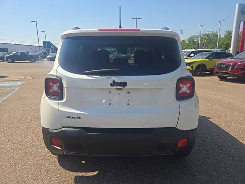 Used 2017 Jeep Renegade Altitude AWD/4WD image 6