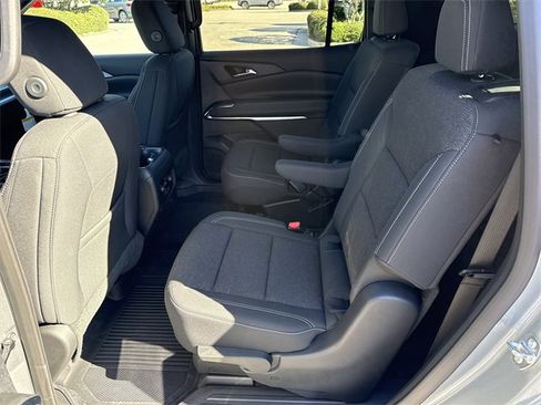 Used 2025 Chevrolet Traverse LT w/ Sun and Wheel Package image 12
