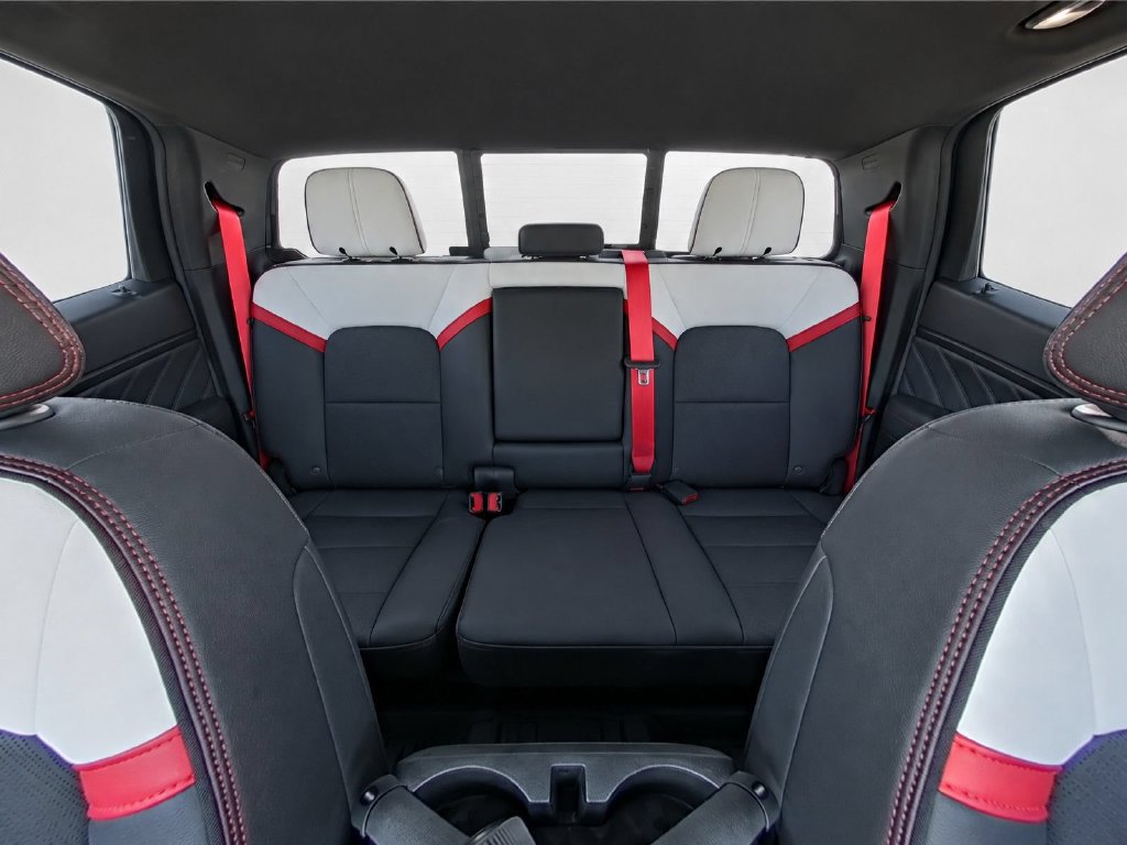 Used 2024 GMC Canyon AT4X w/ AT4X AEV Edition AWD/4WD image 31