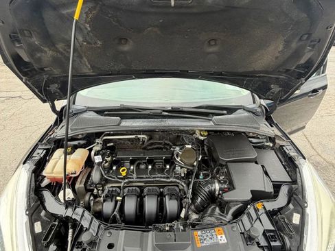 Used 2016 Ford Focus SE w/ SE Cold Weather Package FWD image 27