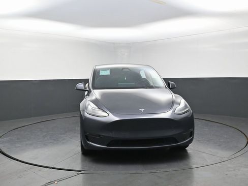 Used 2023 Tesla Model Y Long Range image 2