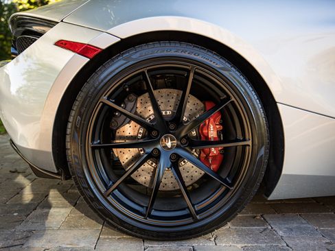 Used 2021 McLaren 720S Performance RWD image 19