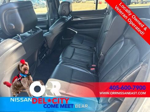 Used 2024 Jeep Wagoneer L Series II RWD image 11