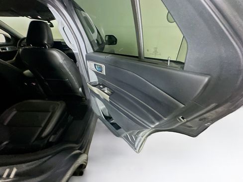 Used 2022 Ford Explorer Limited image 32
