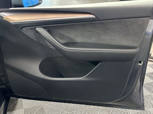 Used 2023 Tesla Model Y Long Range image 31