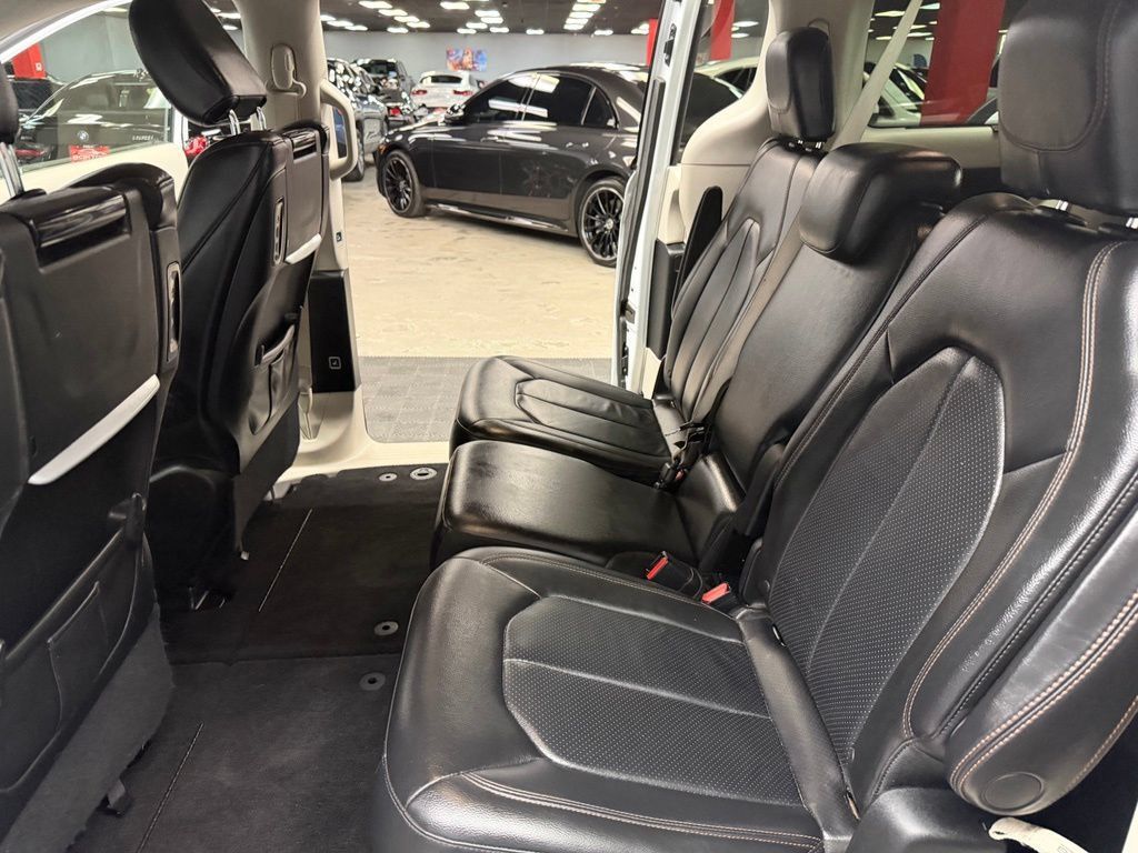 Used 2018 Chrysler Pacifica Touring-L Plus w/ Advanced Safetytec Group FWD image 38