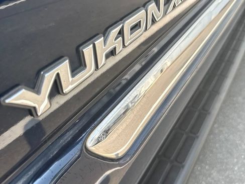 Used 2004 GMC Yukon XL 2500 SLT w/ Preferred Equipment Group AWD/4WD image 18