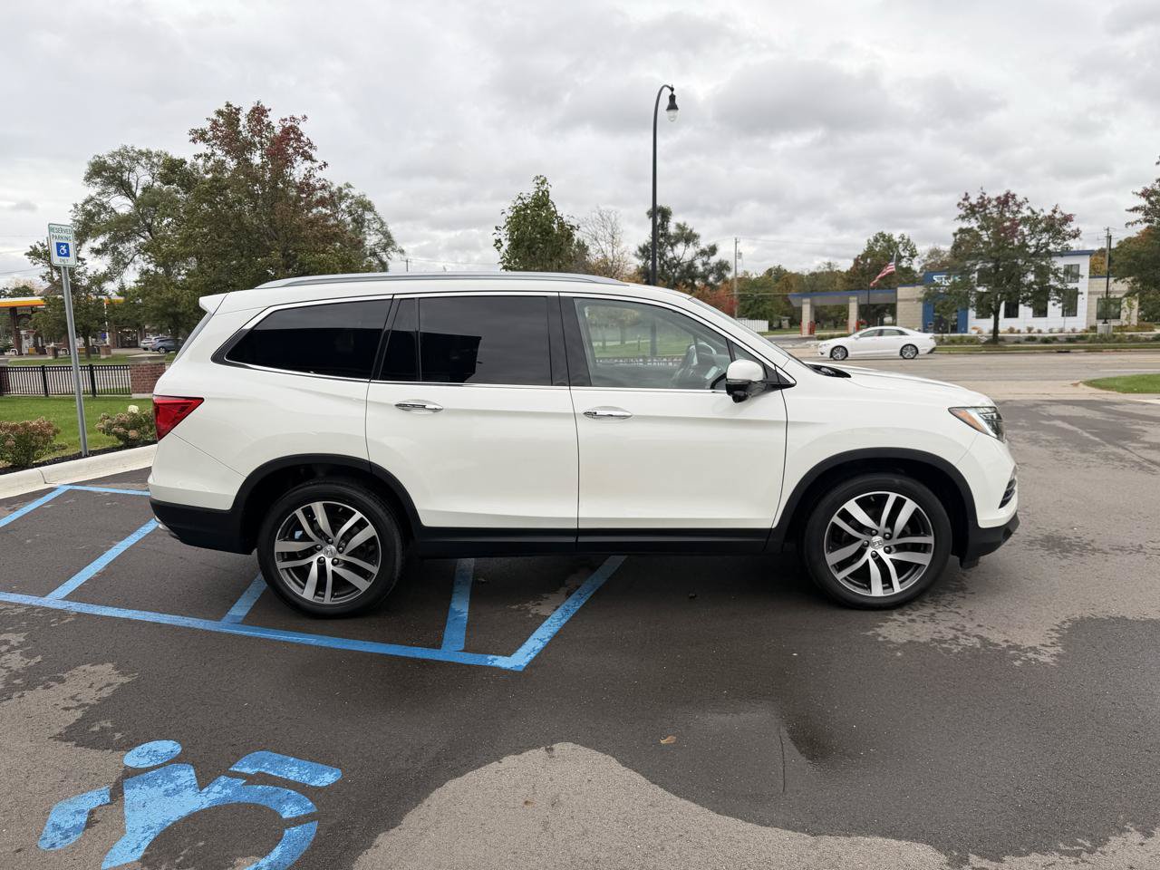 Used 2018 Honda Pilot Touring image 4