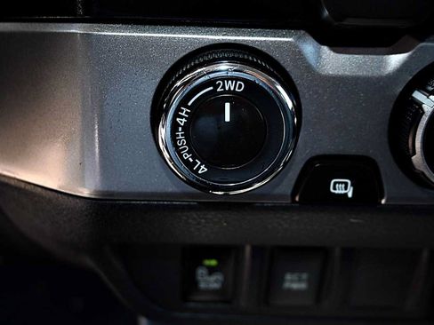 Used 2020 Toyota Tacoma SR5 w/ Technology Package AWD/4WD image 23