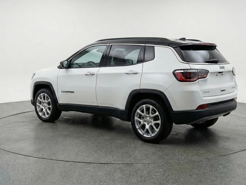 Used 2025 Jeep Compass Limited image 6