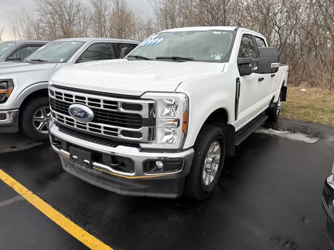 Used 2024 Ford F250 XLT image 1