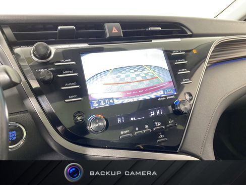 Used 2019 Toyota Camry XLE image 3