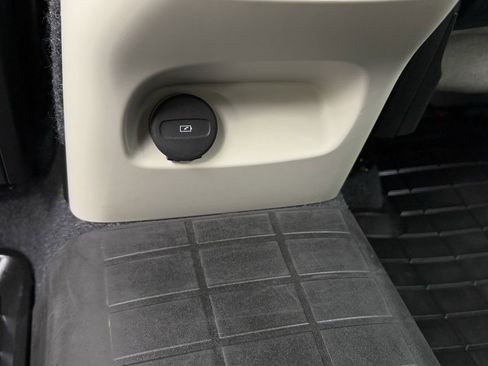 Used 2020 Volvo XC40 T5 Momentum w/ Protection Package Premier image 23