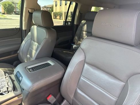 Used 2020 GMC Yukon XL Denali w/ Denali Ultimate Package AWD/4WD image 12