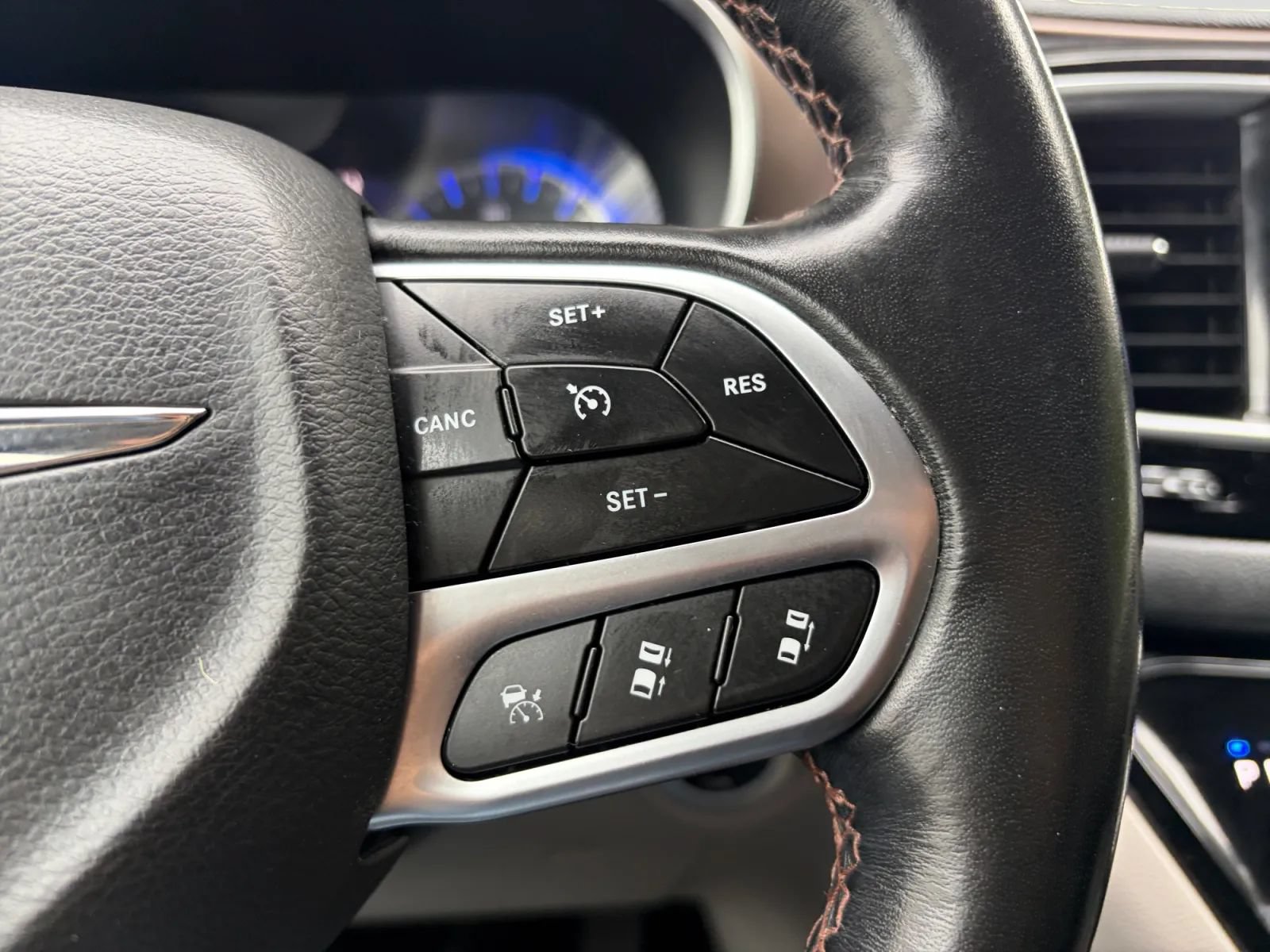 Used 2019 Chrysler Pacifica Touring-L Plus w/ Advanced Safetytec Group FWD image 32