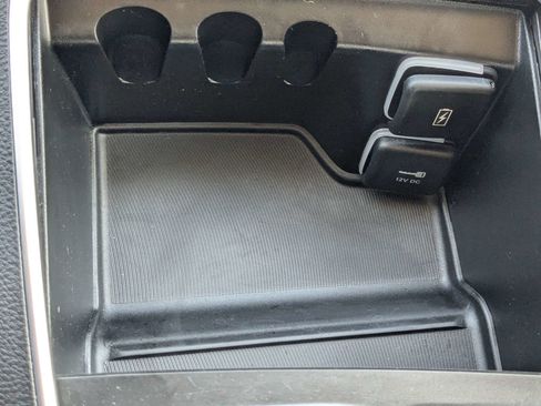 Used 2023 Chrysler Pacifica Limited FWD image 29