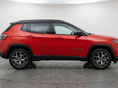 Used 2025 Jeep Compass Limited AWD/4WD image 11