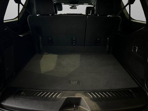 Used 2023 Chevrolet Suburban LT image 5