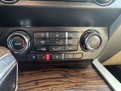 Used 2019 Ford F150 Lariat image 25