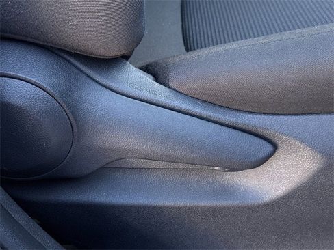 Used 2022 Toyota RAV4 LE image 29